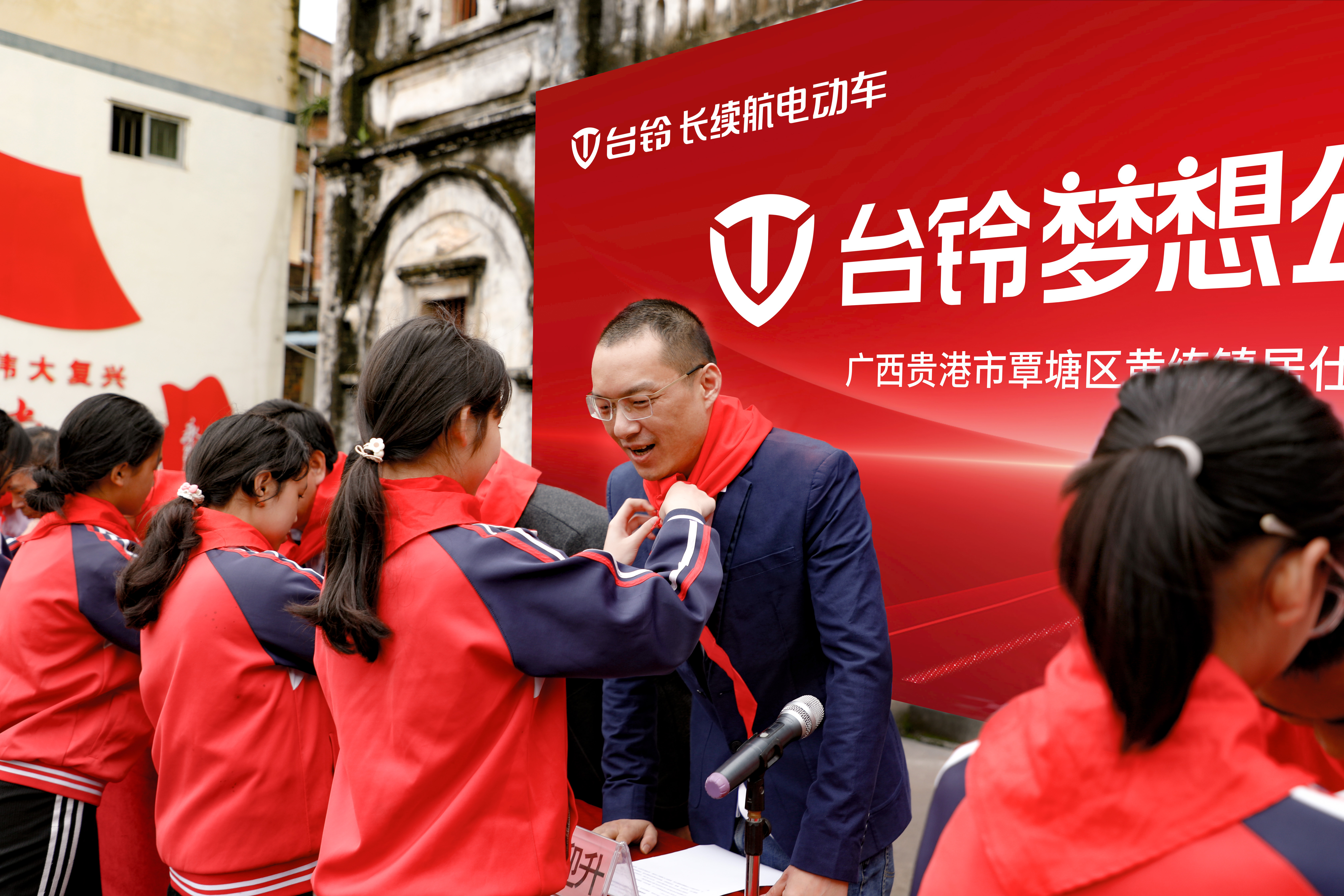 臺(tái)鈴長(zhǎng)續(xù)航電動(dòng)車(chē)