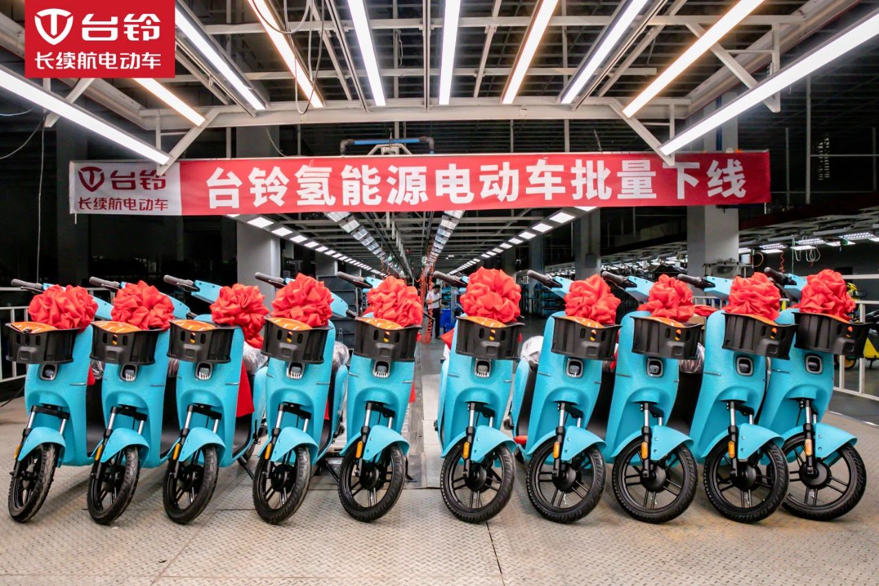 臺(tái)鈴長(zhǎng)續(xù)航電動(dòng)車(chē)