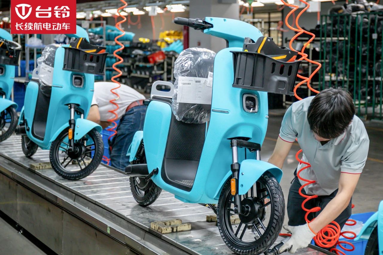 臺(tái)鈴長(zhǎng)續(xù)航電動(dòng)車(chē)