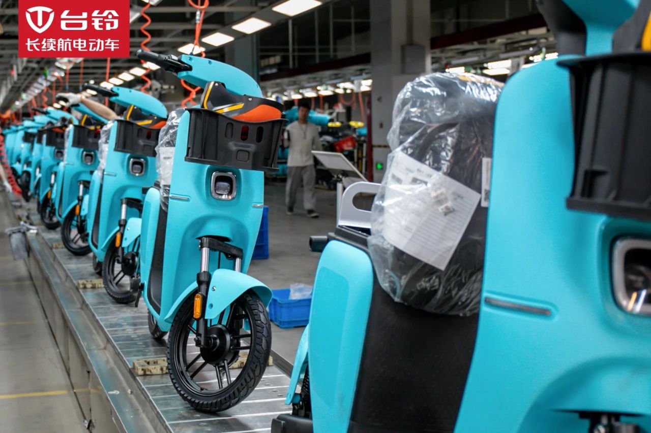 臺(tái)鈴長(zhǎng)續(xù)航電動(dòng)車(chē)